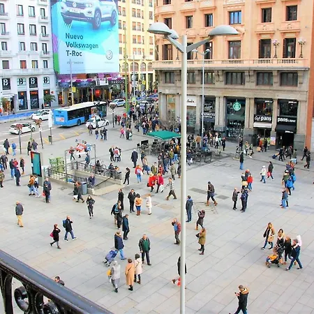 Callao One Suites Madrid Room photo